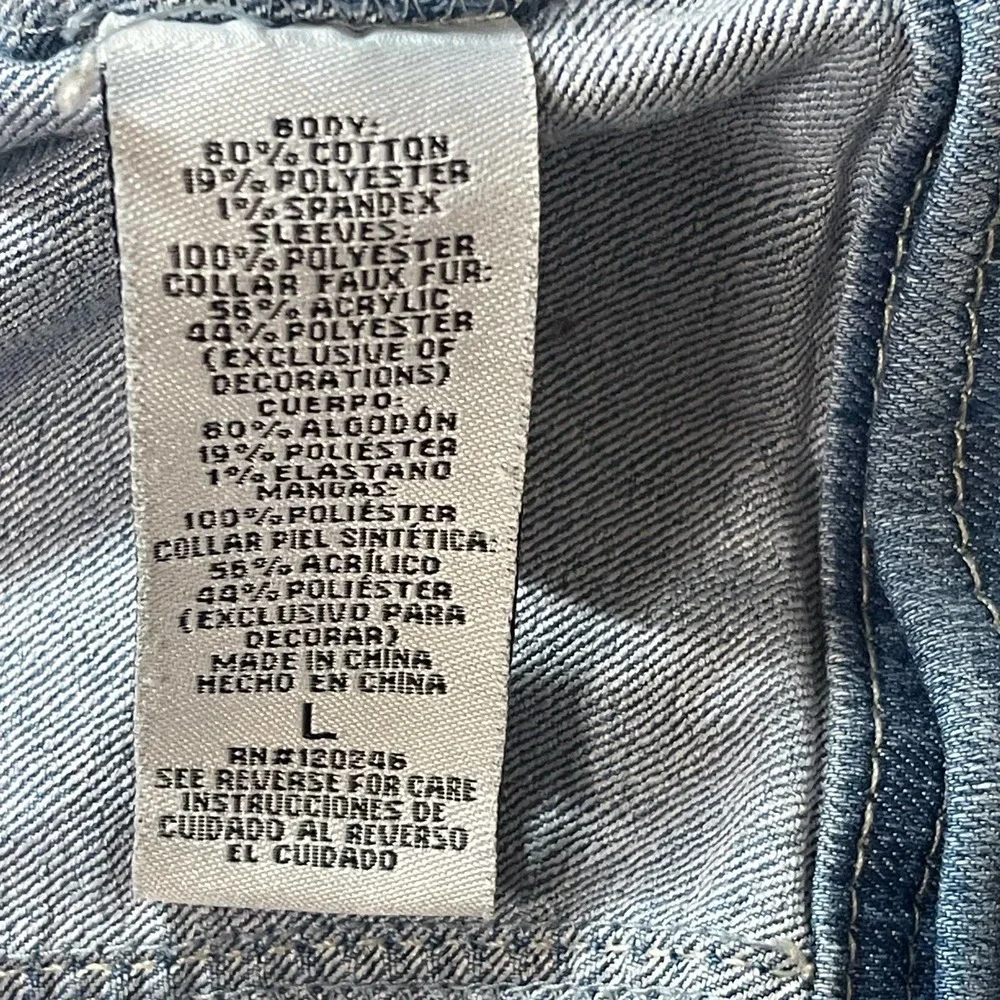 Wallflower denim Jean Jacket size L holiday snowflakes - Picture 6 of 8